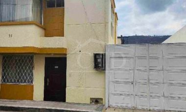 Venta casa con ampliación en conjunto, Mitad del Mundo