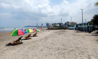 Venta de terreno en Tonsupa, en primera linea de Playa