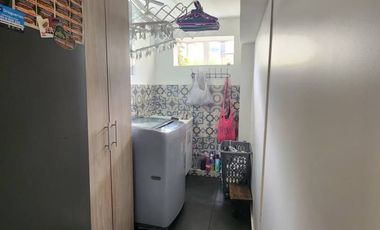 VENTA CASA CAMPESTRE ANTIGUA   REMODELADA – CHÍA (AV. PRADILLA)  Se vende espectacular casa esquinera de 2 niveles, ubicada en conjunto cerrado de est