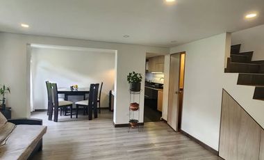 VENTA CASA CAMPESTRE ANTIGUA   REMODELADA – CHÍA (AV. PRADILLA)  Se vende espectacular casa esquinera de 2 niveles, ubicada en conjunto cerrado de est