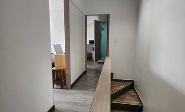 VENTA CASA CAMPESTRE ANTIGUA   REMODELADA – CHÍA (AV. PRADILLA)  Se vende espectacular casa esquinera de 2 niveles, ubicada en conjunto cerrado de est