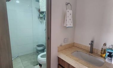 VENTA CASA CAMPESTRE ANTIGUA   REMODELADA – CHÍA (AV. PRADILLA)  Se vende espectacular casa esquinera de 2 niveles, ubicada en conjunto cerrado de est