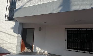 Casa en Renta $34,000.00 Solo para Oficinas a puerta cerrada, Sobre Av. Mascarones, Jardines del Country Zapopan, Jalisco, Mexico.