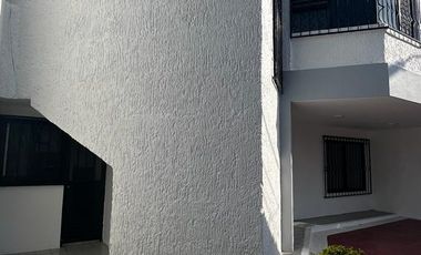 Casa en Renta $34,000.00 Solo para Oficinas a puerta cerrada, Sobre Av. Mascarones, Jardines del Country Zapopan, Jalisco, Mexico.