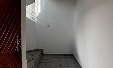 Casa en Renta $34,000.00 Solo para Oficinas a puerta cerrada, Sobre Av. Mascarones, Jardines del Country Zapopan, Jalisco, Mexico.