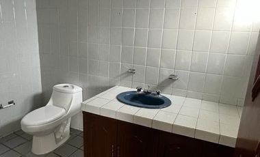 Casa en Renta $34,000.00 Solo para Oficinas a puerta cerrada, Sobre Av. Mascarones, Jardines del Country Zapopan, Jalisco, Mexico.