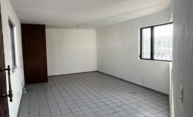 Casa en Renta $34,000.00 Solo para Oficinas a puerta cerrada, Sobre Av. Mascarones, Jardines del Country Zapopan, Jalisco, Mexico.