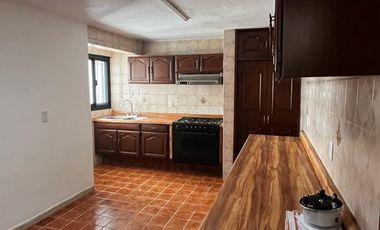 Casa en Renta $34,000.00 Solo para Oficinas a puerta cerrada, Sobre Av. Mascarones, Jardines del Country Zapopan, Jalisco, Mexico.