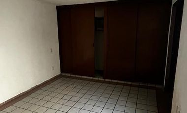 Casa en Renta $34,000.00 Solo para Oficinas a puerta cerrada, Sobre Av. Mascarones, Jardines del Country Zapopan, Jalisco, Mexico.