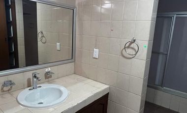 Casa en Renta $34,000.00 Solo para Oficinas a puerta cerrada, Sobre Av. Mascarones, Jardines del Country Zapopan, Jalisco, Mexico.