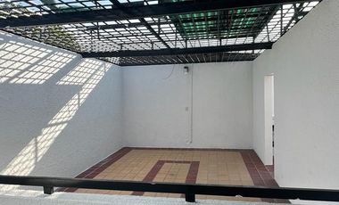 Casa en Renta $34,000.00 Solo para Oficinas a puerta cerrada, Sobre Av. Mascarones, Jardines del Country Zapopan, Jalisco, Mexico.