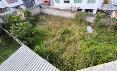 Casa con amplio terreno de 630 m² en urbanización privada (Cashapamba)