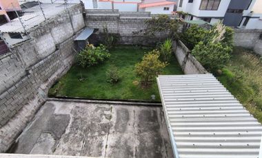 Casa con amplio terreno de 630 m² en urbanización privada (Cashapamba)