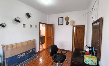 Casa con amplio terreno de 630 m² en urbanización privada (Cashapamba)