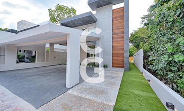Casa en Venta en Cancun en Lagos del Sol con Terraza Cubierta y Alberca