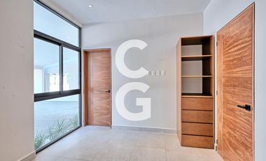 Casa en Venta en Cancun en Lagos del Sol con Terraza Cubierta y Alberca