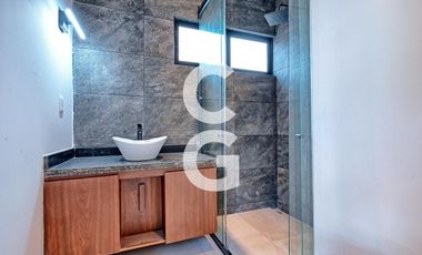 Casa en Venta en Cancun en Lagos del Sol con Terraza Cubierta y Alberca