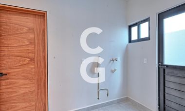 Casa en Venta en Cancun en Lagos del Sol con Terraza Cubierta y Alberca