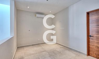 Casa en Venta en Cancun en Lagos del Sol con Terraza Cubierta y Alberca