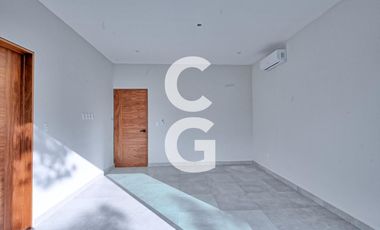 Casa en Venta en Cancun en Lagos del Sol con Terraza Cubierta y Alberca