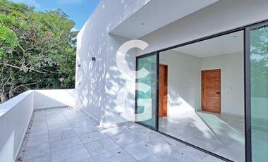 Casa en Venta en Cancun en Lagos del Sol con Terraza Cubierta y Alberca