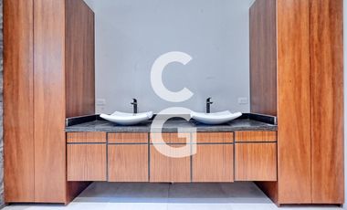 Casa en Venta en Cancun en Lagos del Sol con Terraza Cubierta y Alberca