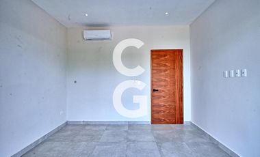 Casa en Venta en Cancun en Lagos del Sol con Terraza Cubierta y Alberca