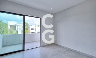 Casa en Venta en Cancun en Lagos del Sol con Terraza Cubierta y Alberca
