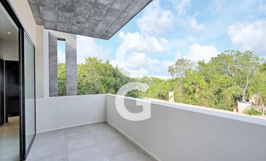 Casa en Venta en Cancun en Lagos del Sol con Terraza Cubierta y Alberca