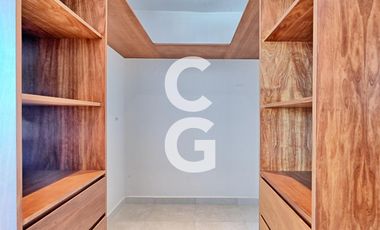 Casa en Venta en Cancun en Lagos del Sol con Terraza Cubierta y Alberca