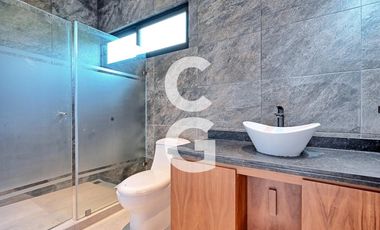 Casa en Venta en Cancun en Lagos del Sol con Terraza Cubierta y Alberca