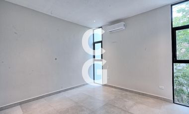 Casa en Venta en Cancun en Lagos del Sol con Terraza Cubierta y Alberca