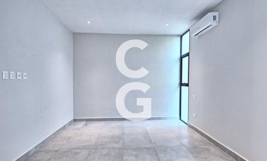 Casa en Venta en Cancun en Lagos del Sol con Terraza Cubierta y Alberca