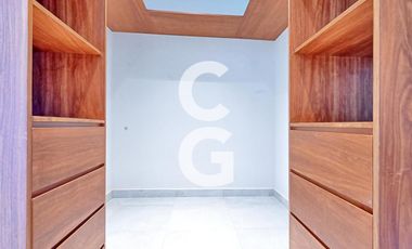 Casa en Venta en Cancun en Lagos del Sol con Terraza Cubierta y Alberca