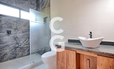 Casa en Venta en Cancun en Lagos del Sol con Terraza Cubierta y Alberca