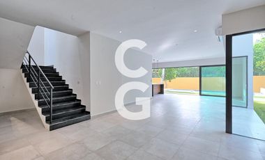 Casa en Venta en Cancun en Lagos del Sol con Terraza Cubierta y Alberca