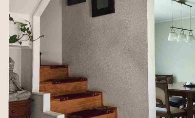 CASA DE TRES PISOS EN LOS CANTAROS DE QUILICURA