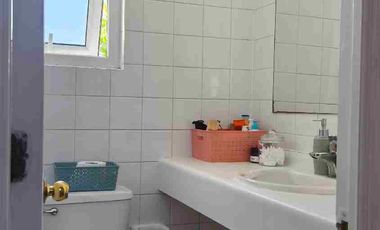 CASA DE TRES PISOS EN LOS CANTAROS DE QUILICURA