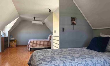 CASA DE TRES PISOS EN LOS CANTAROS DE QUILICURA