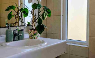 CASA DE TRES PISOS EN LOS CANTAROS DE QUILICURA