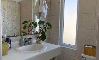 CASA DE TRES PISOS EN LOS CANTAROS DE QUILICURA