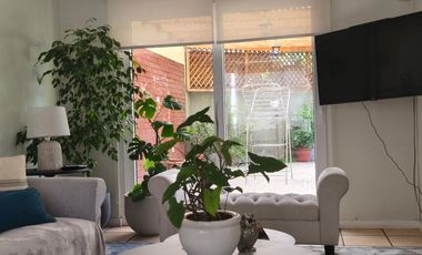 CASA DE TRES PISOS EN LOS CANTAROS DE QUILICURA