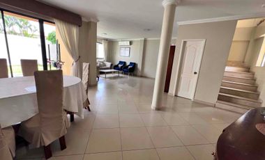 Se alquila linda casa esquinera en Vua a la Costa, Urb VÍA AL SOL, km 14,5