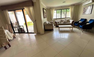 Se alquila linda casa esquinera en Vua a la Costa, Urb VÍA AL SOL, km 14,5