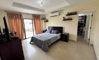 Se alquila linda casa esquinera en Vua a la Costa, Urb VÍA AL SOL, km 14,5