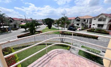 Se alquila linda casa esquinera en Vua a la Costa, Urb VÍA AL SOL, km 14,5