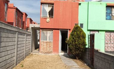 CASA CON AMPLIO TERRENO EN HUEHUETOCA