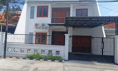 Disewakan Rumah Bagus 2 Lantai di Dukuh Kupang