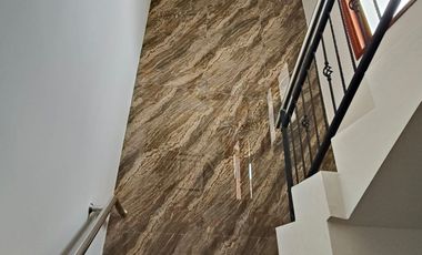 Disewakan Rumah Bagus 2 Lantai di Dukuh Kupang