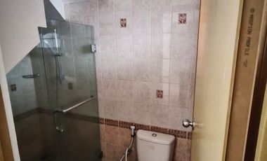 Disewakan Rumah Bagus 2 Lantai di Dukuh Kupang